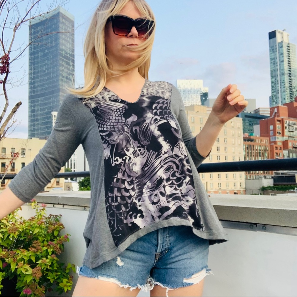 HARARI	Tops Silk Floral Abstract Tattoo Front V-Neck Stretch Gray Shirt Blouse - Picture 8 of 13